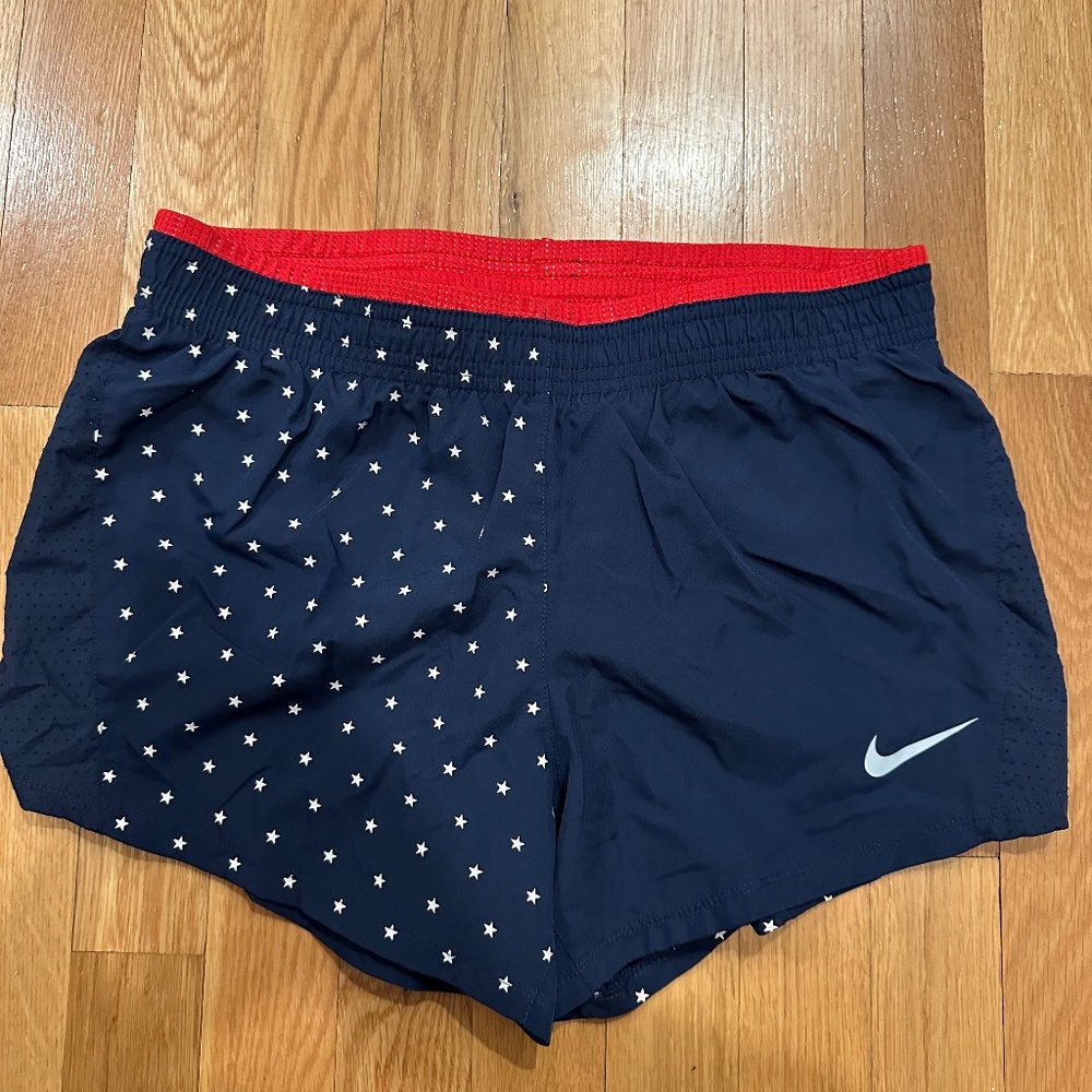 Star Nike shorts women’s small
